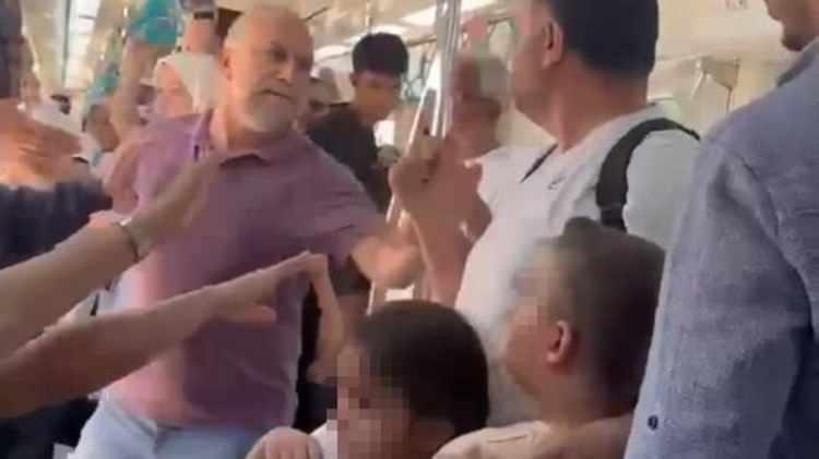çok haberleri <p><strong>HAKARET İÇERİKLİ KONUŞMAMA UYARISI</strong></p><p> </p><p>Deniz E.'nin Marmaray'a binerken tartıştığı Zehra A.'nın emniyette verdiği ifadesinde,