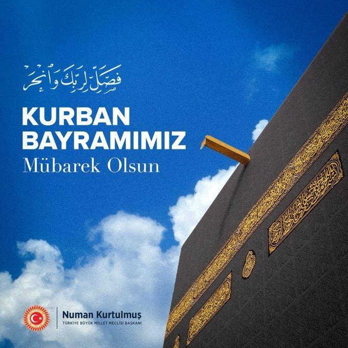 <p><em><strong>Bayram sevincimize, Filistin'de süren zulmün ve acıların gölgesi düşmüş olsa da bu mübarek günlerin adaletin, merhametin ve insanlık onurunun yeniden filizlendiği, insanlık cephesinin kazandığı bir dünyanın habercisi olmasını Rabbimizden niyaz ediyoruz. Güzel ülkemizde esenlik, birlik ve kardeşlik adına daha fazla sorumluluk duygusu içinde hareket etmemiz gereken bir dönemdeyiz. Kurban Bayramı'nın getirdiği dayanışma iklimi, bizleri güzel günler göreceğimiz ortak geleceğimize daha da yaklaştırmalıdır. Tüm insanlığa selamet, ülkemize refah, bölgemize huzur; özellikle de mazlum coğrafyalara umut getirmesi dileğiyle Kurban Bayramımız mübarek olsun.</strong></em></p>
