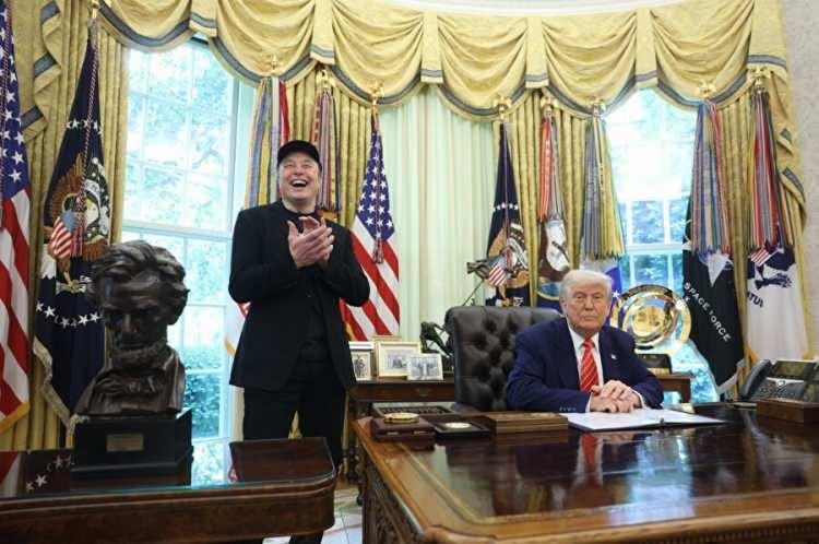 <p>The New York Times (NYT) gazetesinin haberine göre, Elon Musk ve Donald Trump, birbirlerine 4’er farklı yol izleyerek “acı verebilir”. </p><p> </p>