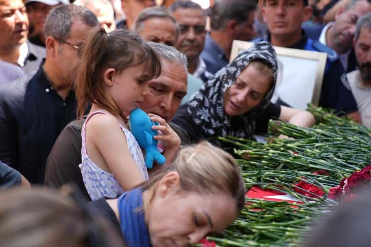 <p>Ferdi Zeyrek'in 3 tane kızı bulunuyor. </p>
