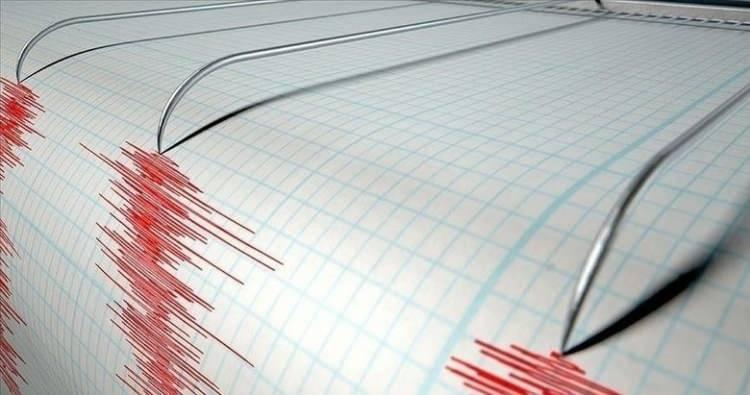 <p>İstanbul Büyükçekmece'de gece 02.33'te 3,5 büyüklüğünde deprem meydana geldi.</p><p> </p>