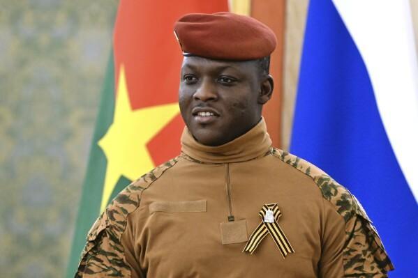 <p><strong><span style="color:#B22222">IBRAHIM TRAORE </span> |  FİLİSTİN</strong></p>

<p> </p>

<p><strong>Burkina Faso Başkanı</strong></p>
