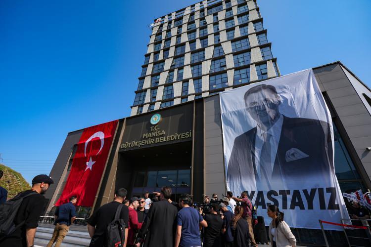 <p>Gözyaşlarını tutamayan Zeyrek,