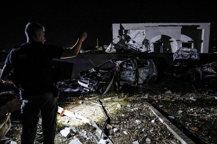 <p>İran’ın İsrail’e fırlattığı balistik füzelerden bazıları, güneydeki Kiryat Gat kentine isabet etti. </p><p> </p>
