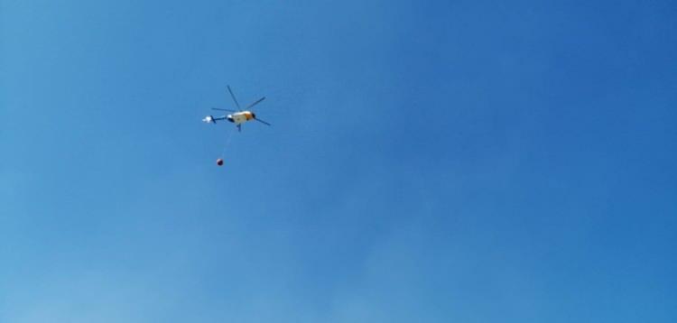 <p>Yangın, Türkoğlu VE Onikişubat ilçelerinde ormanlık arazide henüz bilinmeyen nedenle çıktı.</p><p>İhbar üzerine bölgeye Kahramanmaraş Orman Bölge Müdürlüğü bünyesinde görevli 2 ilk müdahale aracı, 6 arasöz, 4 su ikmal aracı, 2 helikopter ve 75 personel sevk edildi. Bölgeye ulaşan ekiplerin havadan ve karadan yangına müdahaleye başladığı bildirildi. Ekipler yangını büyümeden kontrol altına almaya çalışıyor.</p>