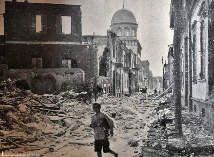 <p>Binlerce bina, iş yeri, kilise, cami kül oldu.</p>

<p>Can kaybı net değil, on binlerce kişi etkilendi.</p>

<p>Tartışmalı bir yangın: Neden ve sorumlular konusunda farklı görüşler var.</p>
