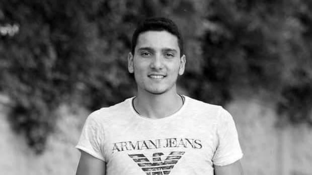 <p><span style="color:#FF0000"><strong>MUHAMMED YALÇIN</strong></span></p>
<p> </p>
<p>15 Temmuz gecesi Türkiye'nin üzerine çöken o karanlıkta, milyonlar gibi o da sokağa koştu. 22 yaşındaki vatansever genç sporcu Muhammet Yalçın, Cumhurbaşkanı Erdoğan'ın çağrısını duyar duymaz 4 arkadaşıyla birlikte evden fırladı. Ankara'nın karanlık gecesinde, hedefi belliydi:</p>