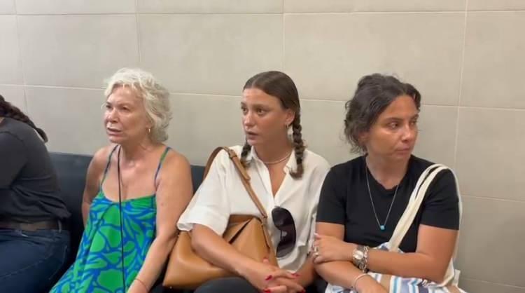 <p><strong>Bazı ünlü isimler ise Ayşe Barım’ın davasına izleyici olarak katılmak üzere adliyeye geldi.</strong></p>
<p> </p>