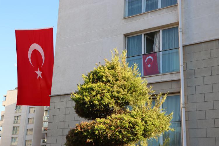 <p><span style="color:#B22222"><strong>İZMİR</strong></span></p>

<p> </p>

<p>Şehit Üsteğmen Ege Akar'ın İzmir'deki ailesine şehadet haberi verildi.</p>

<p> </p>
