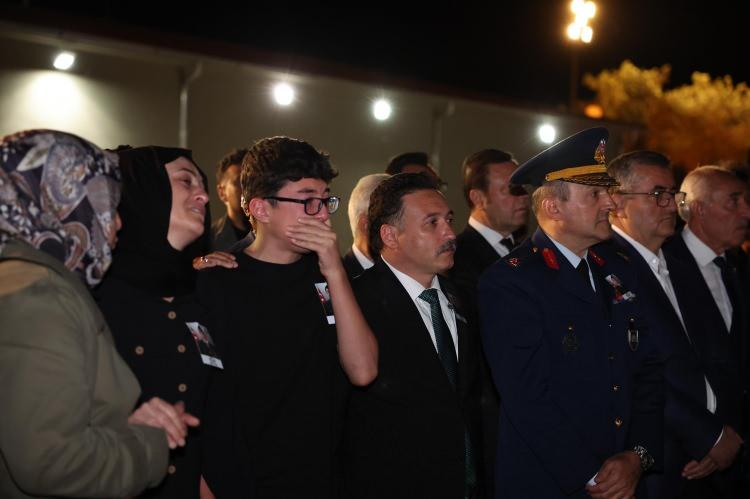 <p>Burada düzenlenen törene şehidin eşi Nazan Üzüm, çocukları ile Kayseri Valisi Gökmen Çiçek katıldı.</p>
