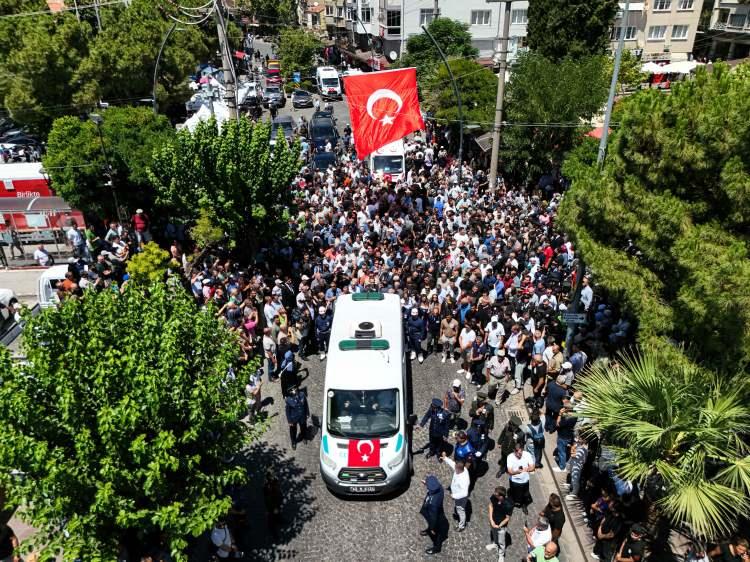 <p>Cenaze törenine, Tarım ve Orman Bakan Yardımcısı Abdulkadir Polat, Manisa Valisi Vahdettin Özkan, Ege Ordu Komutan Yardımcısı Tümgeneral Emre Tayanç, AK Parti Grup Başkanvekili ve Manisa Milletvekili Bahadır Yenişehirlioğlu, İyi Parti Manisa Milletvekili Şenol Sunat, Manisa Büyükşehir Belediye Başkanı Besim Dutlulu, askeri erkan ve sivil toplum kuruluşu temsilcileri, ailesi, yakınları ve çok sayıda vatandaş katıldı.</p>

<p> </p>

