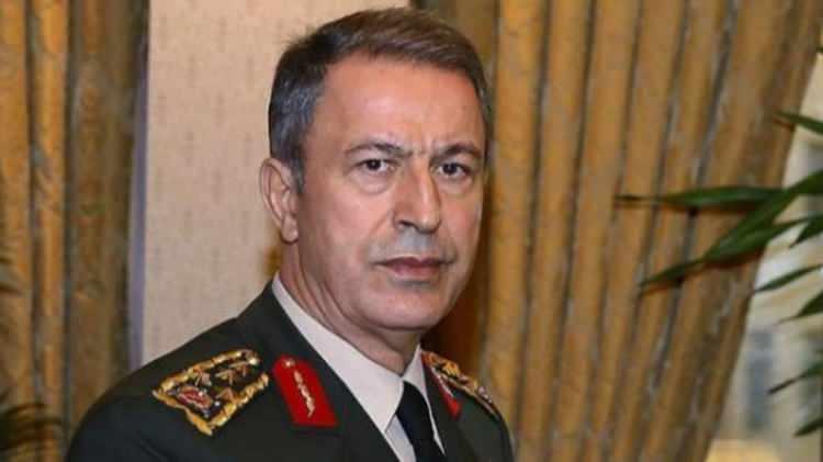 <p><strong>GENELKURMAY BAŞKANI REHİN ALINDI</strong></p><p> </p><p> </p><p>23.02: Dönemin Başbakanı Binali Yıldırım televizyona bağlanarak, “Milleti temsil eden hükümet iş başındadır. Bu kalkışmayı yapanlar, bu çılgınlığı yapanlar, bu kanunsuz eylemin içerisinde olanlar en ağır şekilde bedelini ödeyeceklerdir” dedi. Aynı dakikalarda dönemin Genelkurmay Başkanı Orgeneral Hulusi Akar darbeci bir grup asker tarafından rehin alınarak, Akıncı Üssü’ne götürüldü.</p><p> </p><p> </p><p>00.00:Güvenlik kaynakları “Askeri kalkışma, ordu içerisindeki Fetullahçı Terör Örgütü mensubu bir grup subay tarafından yapılmaya çalışılmaktadır” değerlendirmesini yaptı.</p>