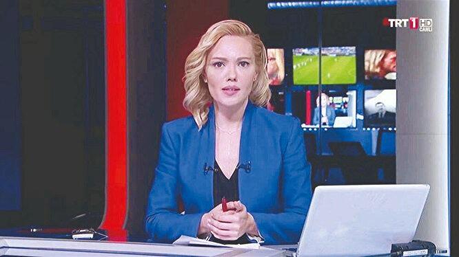 <p><strong>KORSAN BİLDİRİ OKUTULDU</strong></p><p> </p><p> </p><p>00.11: Ailesiyle birlikte Marmaris’te bulunan Cumhurbaşkanı Recep Tayyip Erdoğan, Atatürk Havalimanı’na doğru yola çıktı.</p><p> </p><p> </p><p>00.13: TRT’yi işgal eden askerler tarafından canlı yayında korsan darbe bildirisi okutuldu.</p>