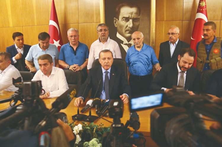 <p><strong>ERDOĞAN İSTANBUL’A GELDİ</strong></p><p> </p><p>03.20: Cumhurbaşkanı Erdoğan ailesiyle birlikte Marmaris’ten İstanbul’a indi.</p>