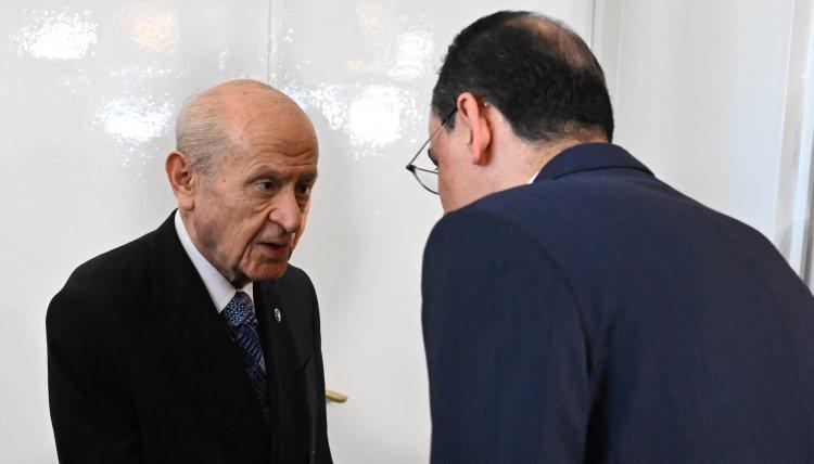 <p>Milli İstihbarat Teşkilatı (MİT) Başkanı İbrahim Kalın'ın TBMM'de grubu bulunan siyasi partilere "Terörsüz Türkiye" çalışmalarıyla ilgili sürece ilişkin ziyaretlerde bulunacak.</p>
