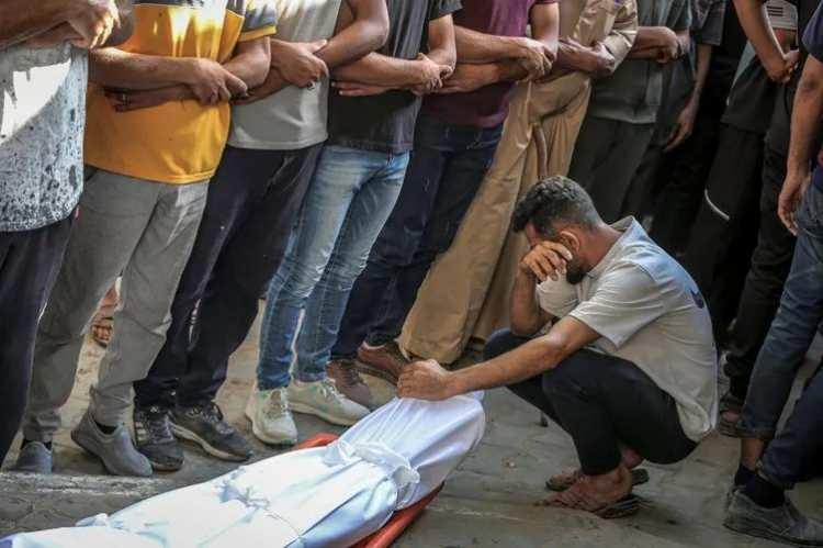 <p>Gazze'deki Filistin Sağlık Bakanlığı verilerine göre, İsrail'in Gazze'ye saldırılarında hayatını kaybeden 60 bin 200'den fazla Filistinliden 18 bin 592'si çocuk.</p><p> </p>