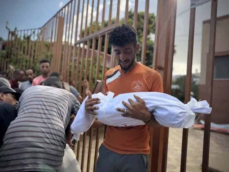 <p>Gazze'de 18 bin 500'den fazla çocuğu öldüren İsrail'in katlettiği çocuklardan 9'u doğduğu gün hayata gözlerini yumdu. 88 bebek henüz 1 aylıkken öldü. Adları bile konmadan mezara gömüldüler. İşte o çocukların acı hikayesi...</p><p> </p>