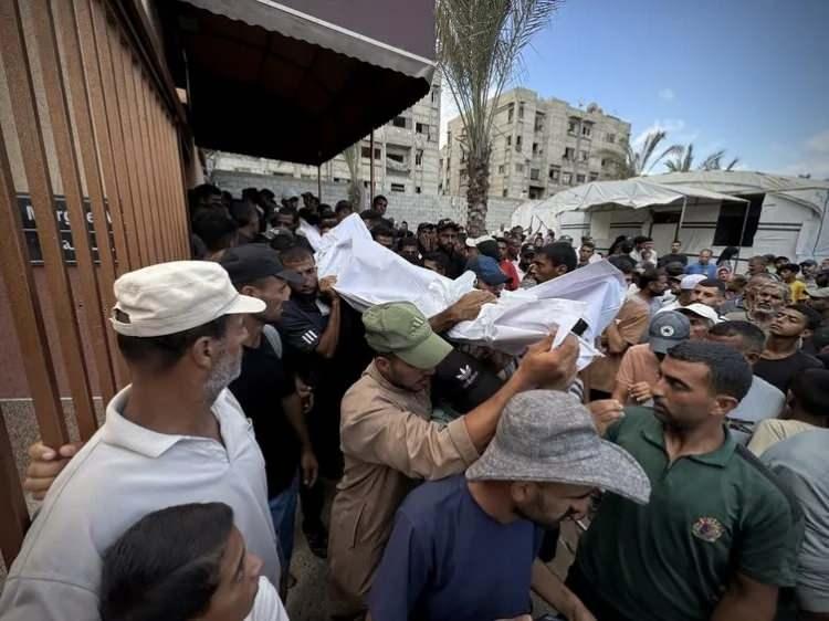 <p>İsrail'in Gazze Şeridi'ne son 24 saatte düzenlediği saldırılarda 83 Filistinli hayatını kaybetti, 554 kişi de yaralandı.</p><p> </p>