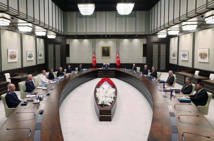 <p><span style="color:#B22222"><strong>45 GENERAL EMEKLİYE SEVK EDİLDİ</strong></span></p>

<p><br />
2 general yaş haddi nedeniyle 01 Eylül 2025 tarihinden, 43 general ve amiral kadrosuzluk nedeniyle 30 Ağustos 2025 tarihinden geçerli olarak emekliye sevk edilmiştir.</p>
