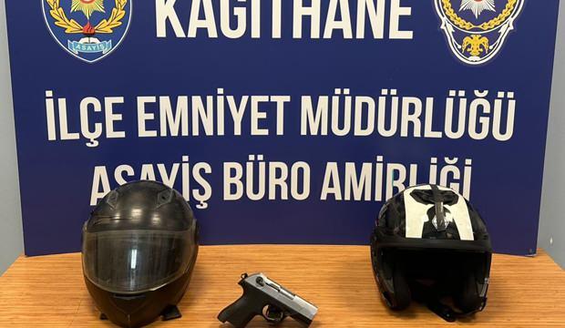 <p>Diğer yandan saldırıya uğrayan kuyumcu dükkanının geçtiğimiz aylarda 3 kez daha kurşunlandığı ve olayı gerçekleştiren 8 şüphelinin tutuklandığı öğrenildi. </p>