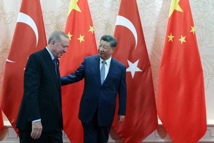 <p>Cumhurbaşkanı Recep Tayyip Erdoğan, Şanghay İşbirliği Örgütünün 25. Devlet Başkanları Konseyi Zirvesi için bulunduğu Çin'in Tiencin şehrinde, Çin Devlet <a href=