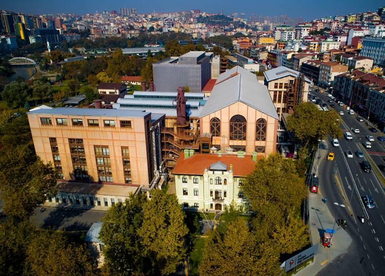 <p><span style="color:#B22222"><strong>İSTANBUL BİLGİ ÜNİVERSİTESİ</strong></span></p>

