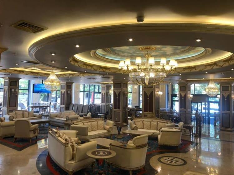 <p><span style="color:#B22222"><strong>GOLDEN HILL HOTEL</strong></span></p>
