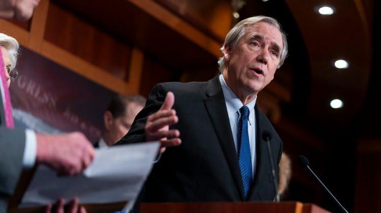<p>ABD'li Senatör Jeff Merkley ise geçen hafta Senato tarihinde bir ilk olarak, ABD Başkanı Trump'tan "Filistin Devleti'ni tanımasını" talep eden karar tasarısı sunmuştu.</p>

<p> </p>
