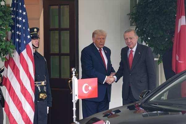 <p>Cumhurbaşkanı Recep Tayyip Erdoğan, ABD Başkanı Donald Trump tarafından Beyaz Saray’da resmi törenle karşılandı.</p>

<p> </p>
