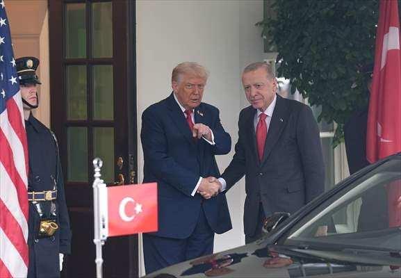 <p>Liderler baş başa görüşmeler için Oval Ofis'e geçti.</p>

<p> </p>

<p> </p>
