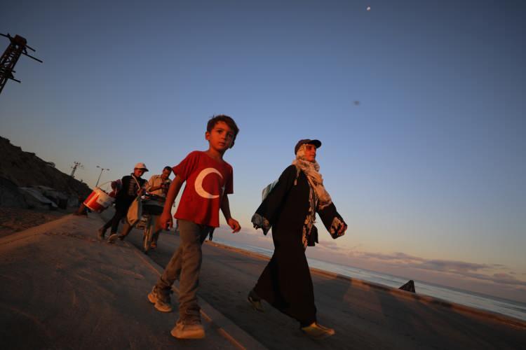 <p>Yerinden edilenler, bu dönüşün Gazze’deki son savaş olmasını umut ettiklerini ifade ederken, Türkiye, Katar ve Mısır’ın arabuluculuğuyla ateşkesin sağlanmasından dolayı teşekkürlerini iletti.</p>

<p> </p>
