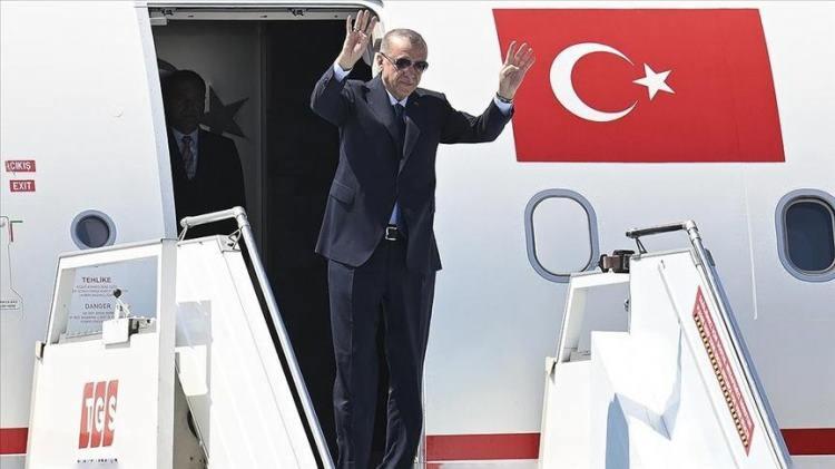 <p>Son dakika...</p>

<p>Cumhurbaşkanı Recep Tayyip Erdoğan, "Barış için Şarm El-Şeyh Zirvesi"ne katılmak üzere "TUR" uçağıyla Mısır'ın Şarm El Şeyh kentine geldi. on dakika...Cumhurbaşkanı Recep Tayyip Erdoğan, "Barış için Şarm El-Şeyh Zirvesi"ne katılmak üzere "TUR" uçağıyla Mısır'ın Şarm El Şeyh kentine geldi. </p>

<p> </p>
