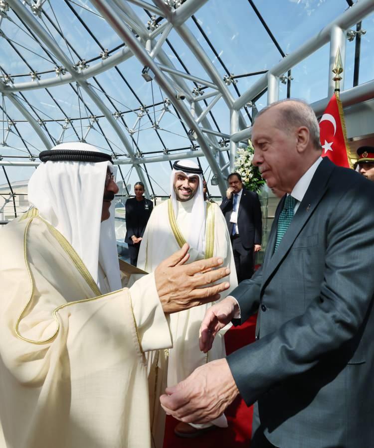 <p>Cumhurbaşkanı Erdoğan, törenin ardından Kuveyt Emiri es-Sabah ile ikili ve heyetler arası görüşmeler gerçekleştirdi.</p>