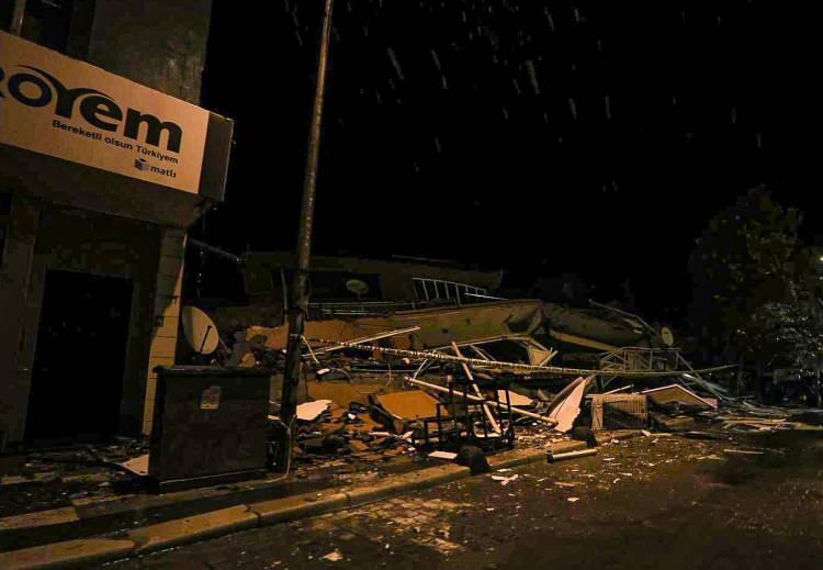 deprem haberleri <p>Balıkesir'in Sındırgı ilçesinde 6,1 büyüklüğünde <a href=