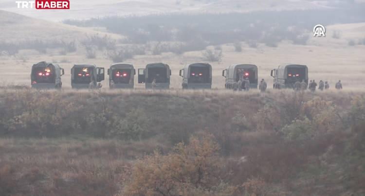 <p><strong>DÜŞEN UÇAĞIN KAPISI ENKAZIN UZAĞINDA BULUNDU</strong><br /><br />Uçak, Gürcistan hava sahasındayken Türkiye'deki kuleyle bağlantıya geçerek normal rotasını izlemeye başladı ve bir süre sonra Türk kule uçağın radardan kaybolduğunu rapor etti. </p>