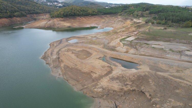 <p>Yalova'nın Termal ilçesinde bulunan Gökçe Barajı'nda su <a href=