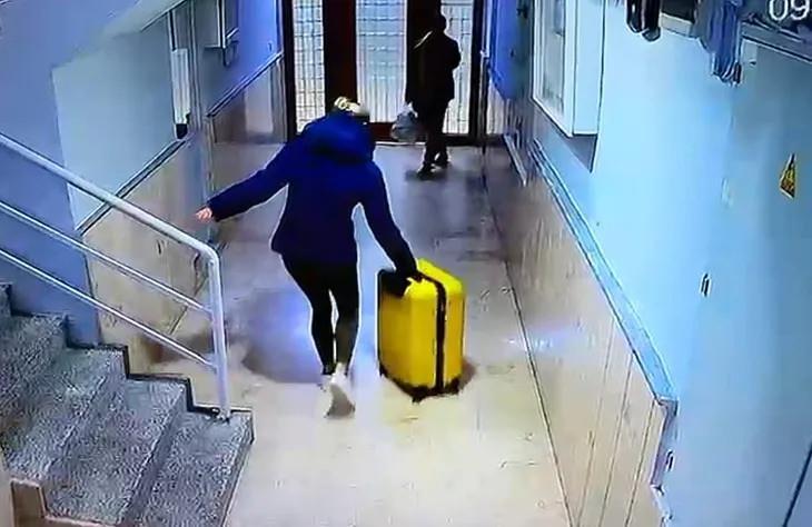 <p>Edinilen bilgilere göre Güllü'nün kızı Gülter ve arkadaşı Ulu'nun birkaç hafta önce Büyükçekmece'deki binaya geldiği ve burada ikamet eden arkadaşlarının yanında kaldıkları belirtildi.</p><p> </p>