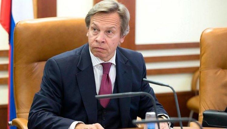 <p><span style="color:#B22222"><strong>"BİR BAŞKA SAVAŞ DAHA"</strong></span></p>

<p>Rusya Federasyon Konseyi Senat&ouml;r&uuml; Aleksey Puşkov, Telegram hesabından yaptığı a&ccedil;ıklamada, 2026&rsquo;nın yeni bir savaşla başladığını belirterek, "Hedef &uuml;lkeden Amerikan g&uuml;venliğine y&ouml;nelik bir tehdit olmamasına rağmen ABD tarafından başlatılan bir başka savaş daha." değerlendirmesinde bulundu.</p>
