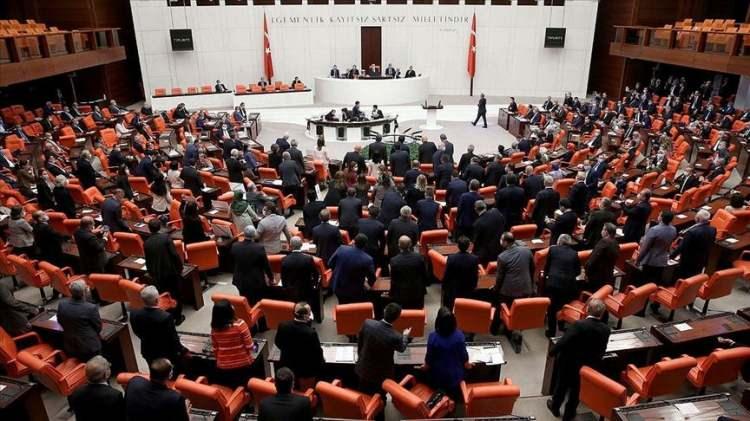 <p><span style="color:#B22222"><strong>MECLİS'TE SANDALYE DAĞILIMI DEĞİŞTİ</strong></span></p>

<p>Bu katılımlarla birlikte AK Parti'nin Meclis'teki sandalye sayısı arttı.&nbsp;</p>
