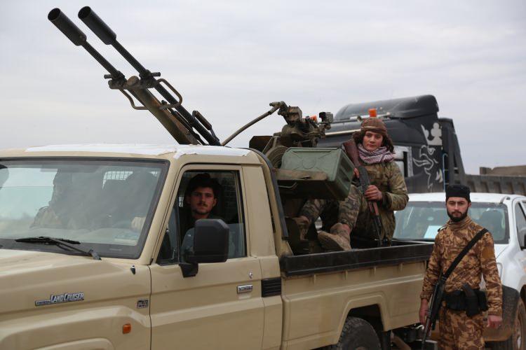 <p>Suriye ordusunun Fırat Nehri&rsquo;nin batısında başlattığı askeri operasyonun ardından ter&ouml;r &ouml;rg&uuml;t&uuml; YPG/SDG&rsquo;nin b&ouml;lgeden &ccedil;ekildi.&nbsp;</p>
