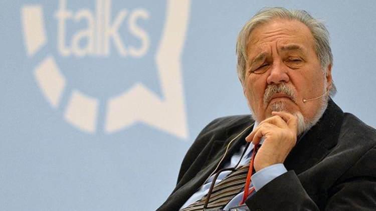 <p><span style="color:#B22222"><strong>KA&Ccedil; DİL BİLİYOR?</strong></span></p>

<p>&nbsp;</p>

<p>Prof. Dr. İlber Ortaylı, &ccedil;ok y&ouml;nl&uuml; bir dil bilgisine sahip bir polyglot tarih&ccedil;idir. T&uuml;rk&ccedil;e&rsquo;nin yanı sıra Almanca, Rus&ccedil;a, İngilizce, Fransızca, İtalyanca ve Fars&ccedil;a&rsquo;yı ileri seviyede, ayrıca Latinceyi de iyi derecede konuşabildiği biliniyor.</p>

<p>➡ Bu &ccedil;ok dillilik, onun osmanlı, Avrupa ve d&uuml;nya tarihi gibi geniş bir coğrafyayı &ouml;zg&uuml;n kaynaklardan araştırmasına olanak verdi.</p>
