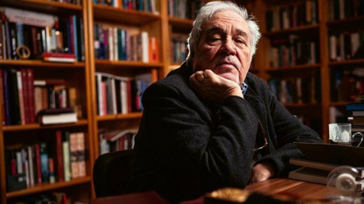 <p><span style="color:#B22222"><strong>&Ouml;ĞRENCİLERİYLE İLİŞKİSİ</strong></span></p>

<p>&nbsp;</p>

<p>İlber Ortaylı, bir&ccedil;ok tarih &ouml;ğrencisinin yetişmesine doğrudan katkı yapmış bir akademisyendir. Sadece ders vermekle kalmamış, gen&ccedil;lere tarihi sevdirme, eleştirel d&uuml;ş&uuml;nmeyi &ouml;ğretme yaklaşımıyla da bilinir.</p>

<p>&Ouml;ğrencilerine sık sık:</p>

<p>Parti, tarikat ya da cemaat yoluyla değil, kişisel &ccedil;aba ve bilgiyle başarıya ulaşmaları gerektiğini,</p>

<p>Tarih ve k&uuml;lt&uuml;r&uuml; saha deneyimiyle &ouml;ğrenmelerini<br />
tavsiye etmiştir.</p>
