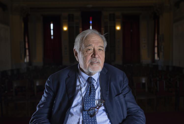 <p>Tedavi g&ouml;rd&uuml;ğ&uuml; hastanede 78 yaşında yaşamını yitiren tarih&ccedil;i, akademisyen ve yazar Prof. Dr. İlber Ortaylı i&ccedil;in uzun yıllar ders verdiği Galatasaray &Uuml;niversitesi'nde cenaze t&ouml;reni d&uuml;zenlendi.</p>
