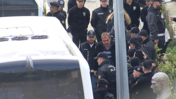 <p><span style="color:#B22222"><strong>SA&Ccedil; VE KAN &Ouml;RNEKLERİ ALINDI</strong></span></p>

<p>G&ouml;zaltına alınan Fikret Orman, Burak Elmas, model Didem Soydan ve sunucu G&uuml;zide Duran'ın da aralarında bulunduğu 14 kişi Adli Tıp Kurumu'na getirildi. Kan ve sa&ccedil; &ouml;rneği veren 14 kişi tekrar emniyete g&ouml;t&uuml;r&uuml;ld&uuml;.&nbsp;</p>
