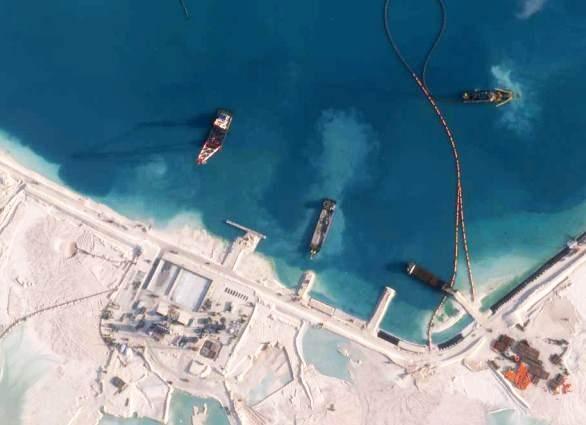 <p>The Telegraph'ın uydu g&ouml;r&uuml;nt&uuml;lerine dayandırdığı haberine g&ouml;re; &Ccedil;in, G&uuml;ney &Ccedil;in Denizi'ndeki askeri &uuml;ss&uuml; olan Antilop Resifi'nde b&uuml;y&uuml;k bir inşaat faaliyeti i&ccedil;inde. 22 kum tarama gemisi yoğun bir şekilde &ccedil;alışıyor.</p>
