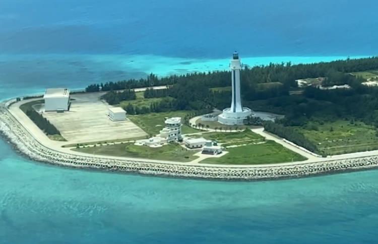 <p><span style="color:#B22222"><strong>&Ccedil;İN'İN T&Uuml;M U&Ccedil;AKLARINI BARINDIRABİLECEK B&Uuml;Y&Uuml;KL&Uuml;KTE</strong></span></p>

<p>Asya Denizcilik Şeffaflık Girişimi'ne (AMTI) g&ouml;re, şu anda yaklaşık 3350 metre uzunluğundaki ada, &Ccedil;in'in t&uuml;m gelişmiş savaş u&ccedil;aklarını barındırabilecek 2740 metrelik bir piste ev sahipliği yapabilir.</p>
