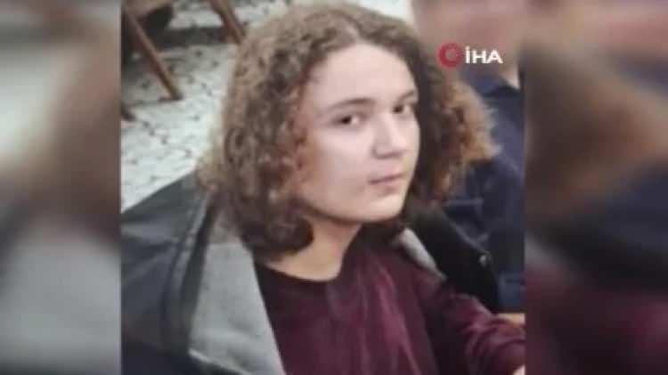 <p>Saldırganın takıntılı olduğunu s&ouml;yleyen &ouml;ğrenci,<strong> "Zaten &ccedil;ocuk takıntılı bir &ccedil;ocuktu, her g&ouml;rd&uuml;ğ&uuml;n&uuml; yapan bir &ccedil;ocuktu. Bence bu okula bir g&uuml;venlik gerek. &Ccedil;&uuml;nk&uuml; &ouml;yle bir &ccedil;ocuğun okulda yeri yoktu. Yetmezmiş gibi herkese kurulan bir &ccedil;ocuktu. Kendisinin arkadaşı da yoktu okulda. Bir arkadaşı vardı, o da kendisi gibiydi. İ&ccedil;ine kapanık bir &ccedil;ocuktu. 8-G şubesindeydi, kimseyle muhatap olmazdı. Onca insanın &ccedil;ocuğu vefat etti, bu okula g&uuml;venlik şart"</strong> dedi.</p>
