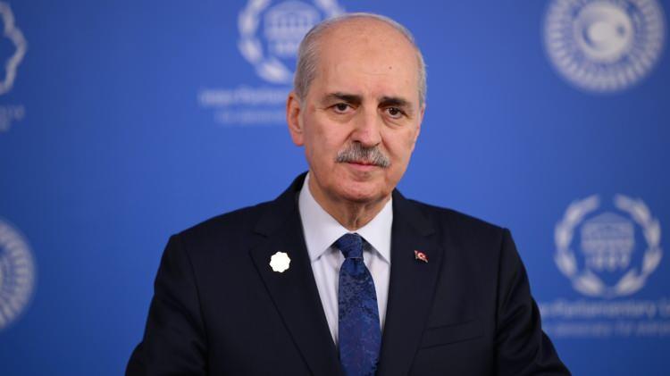 <p><strong>NUMAN KURTULMUŞ'TAN KAHRAMANMARAŞ MESAJI: 'İ&Ccedil;İMİZ KAN AĞLIYOR'</strong></p>

<p>TBMM Başkanı Numan Kurtulmuş, Kahramanmaraş'ta ortaokula d&uuml;zenlenen silahlı saldırıya ilişkin konuştu. Kurtulmuş, "3 evladımız ve 1 &ouml;ğretmenimiz vefat etti. Derin bir acı i&ccedil;erisindeyiz" dedi.</p>

<p>Kurtulmuş, saldırının boyutunu şu s&ouml;zlerle ifade etti:</p>

<p>"Maalesef bug&uuml;n Kahramanmaraş'ta son derece acı bir haber aldık. 3 &ouml;ğrenci evladımız ve 1 &ouml;ğretmen arkadaşımız bu saldırıda vefat ettiler. Masum ufacık &ccedil;ocuklar hayatını kaybetti, hakikaten i&ccedil;imiz kan ağlıyor."</p>

<p>Kahramanmaraş Cumhuriyet Başsavcılığı&rsquo;nın geniş bir heyetle soruşturmaya başladığını hatırlatan Kurtulmuş, "Bu ağır ve zor bir sınav. &Uuml;mit ederim ki olayın t&uuml;m ger&ccedil;ekliği b&uuml;t&uuml;n &ccedil;ıplaklığıyla ortaya &ccedil;ıkarılır" diyerek adaletin yerini bulacağı mesajını verdi.</p>
