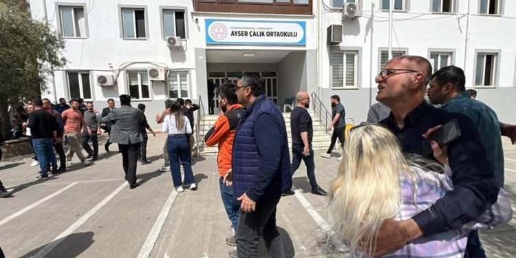 <p><strong>8 M&Uuml;FETTİŞ G&Ouml;REVLENDİRİLDİ</strong></p>

<p>&nbsp;</p>

<p>İ&ccedil;işleri Bakanı Mustafa &Ccedil;ift&ccedil;i, "Kahramanmaraş&rsquo;taki okul saldırısıyla ilgili olarak 4 M&uuml;lkiye Başm&uuml;fettişi ve 4 Polis Başm&uuml;fettişi g&ouml;revlendirmiştir." dedi.</p>
