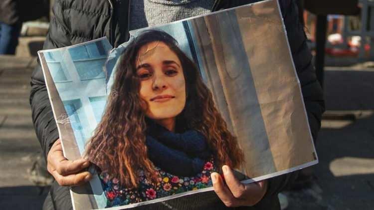 <p>Ferhat G&uuml;ven ise G&uuml;listan Doku&rsquo;nun ablası Ayg&uuml;l Doku&rsquo;ya y&ouml;nelik eylemi nedeniyle &lsquo;Yağma&rsquo; su&ccedil;undan tutuklanıp cezaevine g&ouml;nderildi. G&uuml;listan Doku&rsquo;nun hastane kayıtlarını sildiği iddiasıyla Bursa&rsquo;da g&ouml;zaltına alınan ve Tunceli Adliyesi&rsquo;ne getirilen d&ouml;nemin Tunceli Devlet Hastanesi Başhekimi &Ccedil;ağdaş &Ouml;zdemir de 'Resmi belgeyi bozmak, yok etmek veya gizlemek' su&ccedil;larından tutuklandı. Tuncay Sonel ise 'Su&ccedil; delillerini yok etme, gizleme veya değiştirme&rsquo;, 'Bilişim sistemindeki verileri engelleme, bozma, yok etme veya değiştirme, kişisel verileri hukuka aykırı olarak verme veya ele ge&ccedil;irme', 'Resmi belgeyi bozmak, yok etmek veya gizlemek' su&ccedil;larından tutuklandı. Ş&uuml;pheliler U.A. ile Munzur &Uuml;niversitesi'nden kameralardan sorumlu olan S.G. ve S.&Ouml;. ise adli kontrolle serbest bırakıldı.</p>

<p>&nbsp;</p>
